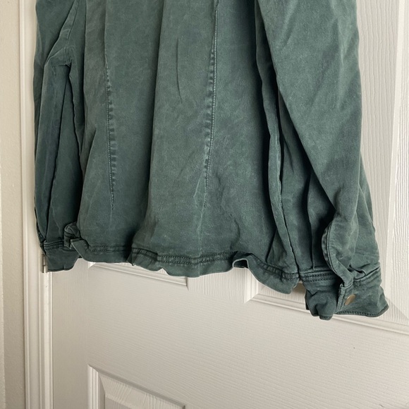 Universal Thread Green Denim Pullover Top Puff Sleeve Size Large - Picture 7 of 9